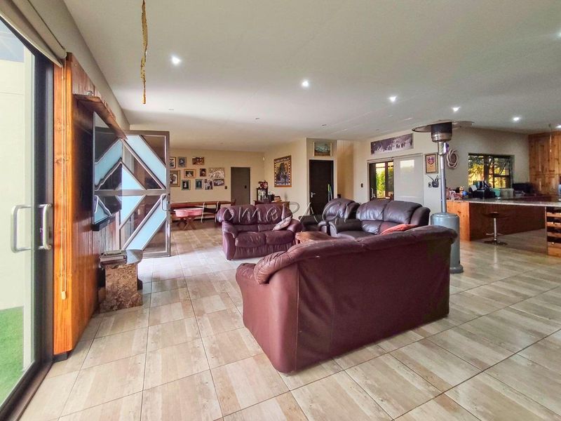 Dolphin  Beach, Walvis Bay:  High-Lying 5 Bedr Home is for Sale - Photo 10