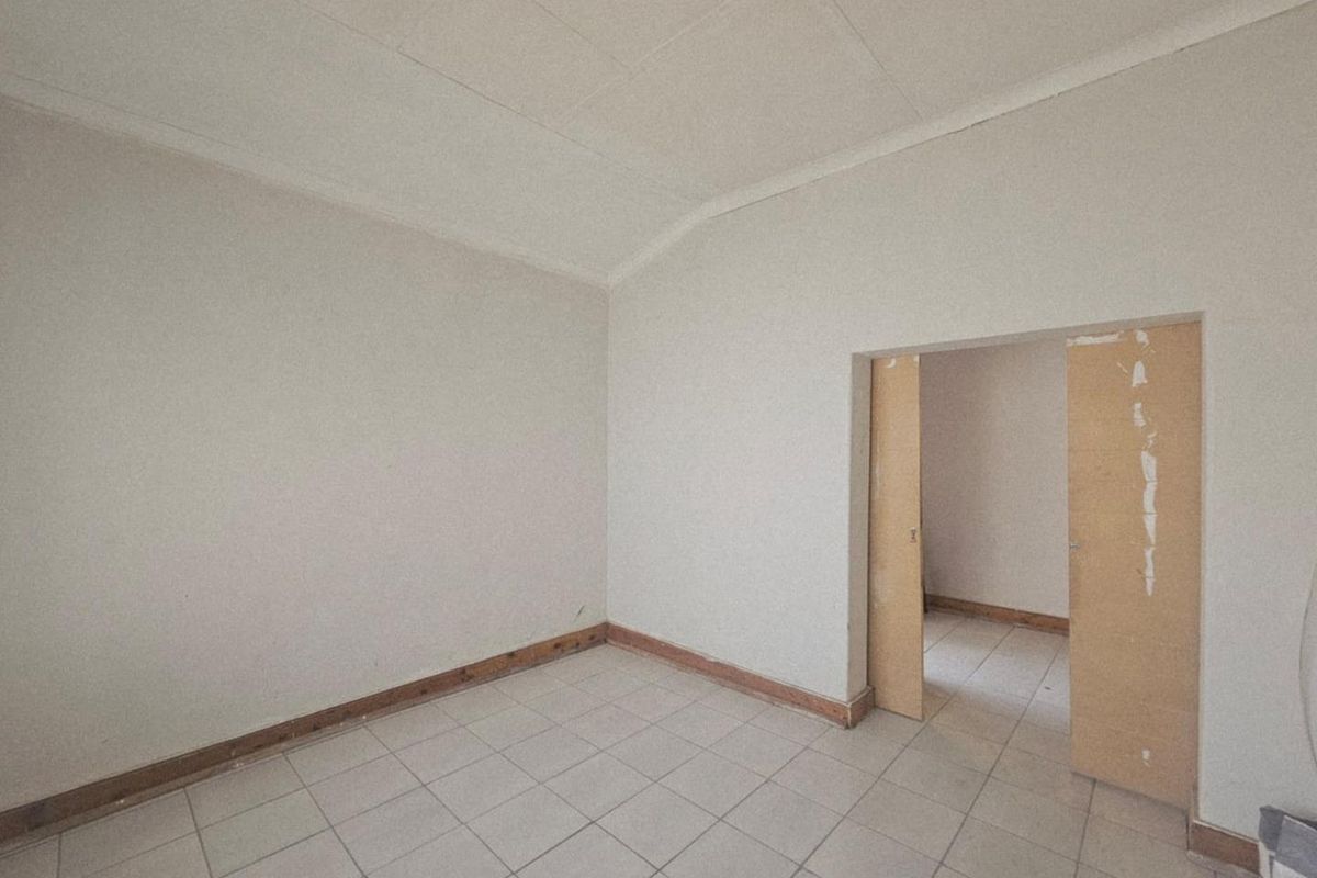 Charming Family Home with Income Potential in a Peaceful Suburb - Photo 4