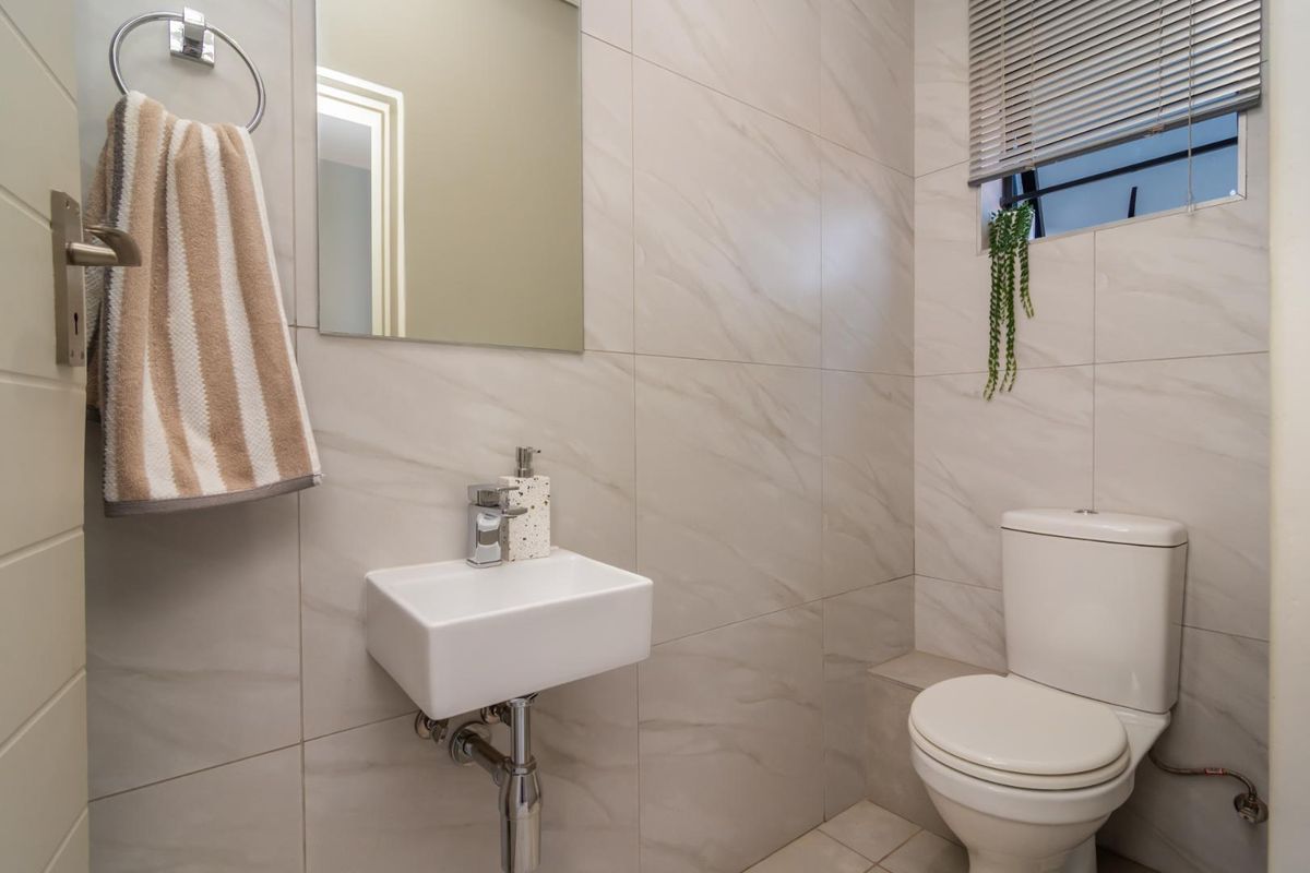 Stunning 148 m2 4-Bedroom Home in Lion Pride Lifestyle Estate - Photo 3