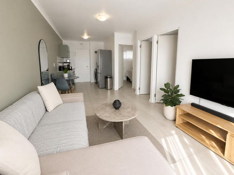 Investment Opportunity | Stylish 2-Bedroom Apartment in Rivergate – Tenanted & Income Generating - Photo 2