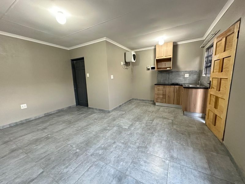Newly Built Bachelor Unit to Rent – Danville Ext 8 – R4,000 pm - Photo 4