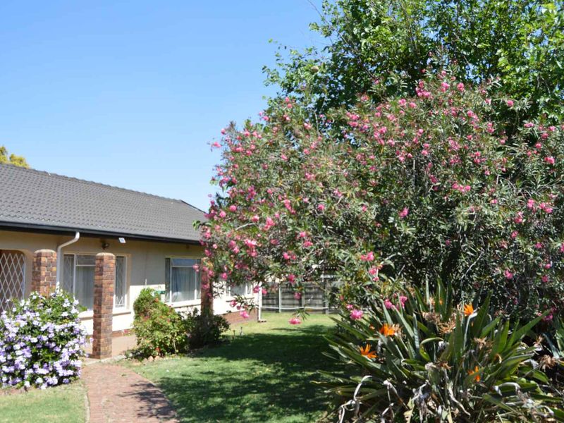 Four Bedroom Family Home in Brackendowns - Photo 3