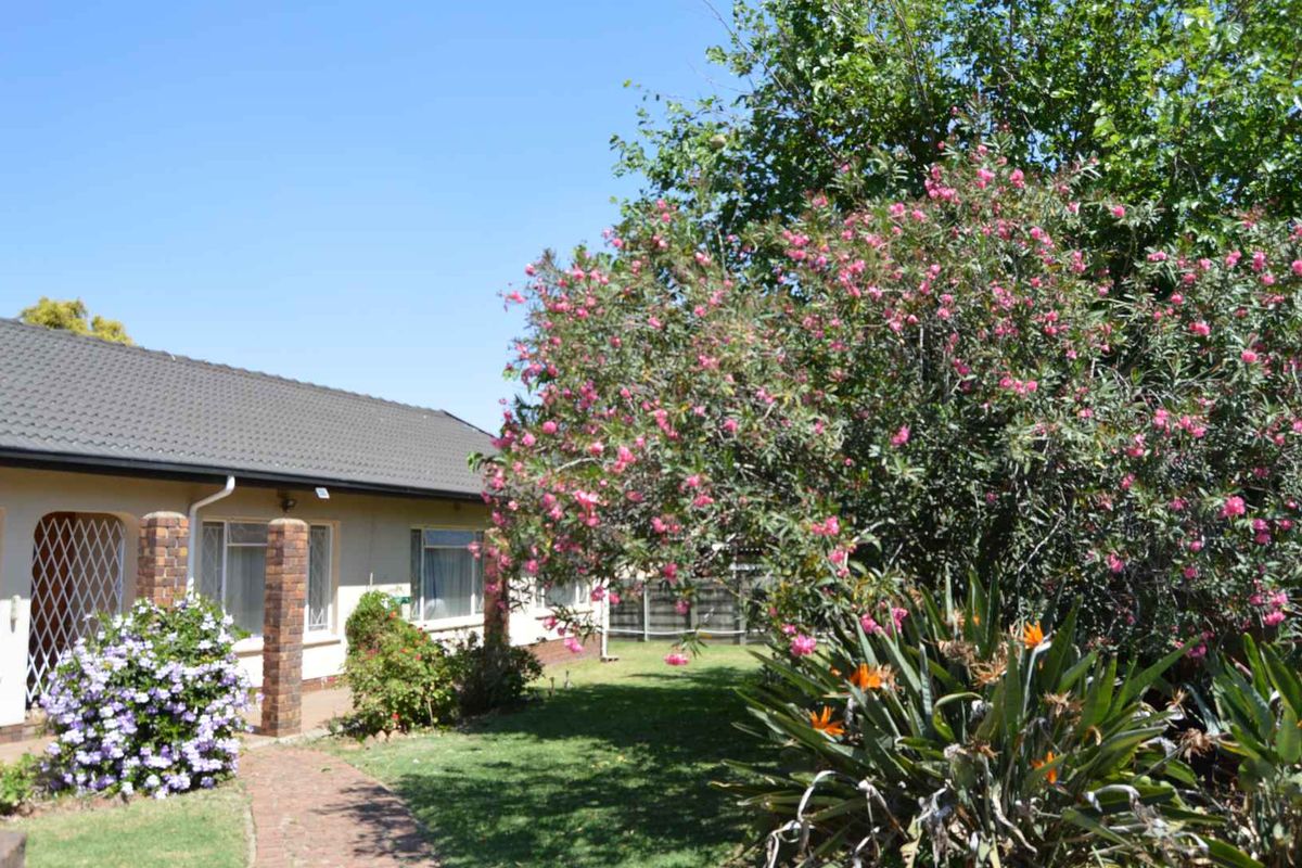 Four Bedroom Family Home in Brackendowns - Photo 3