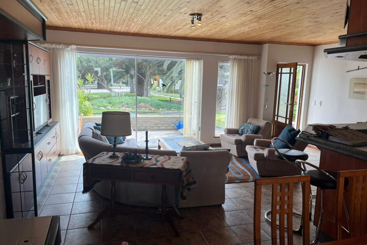 Sole Mandate-Beautiful Town House in Security Complex close to town - Photo 4