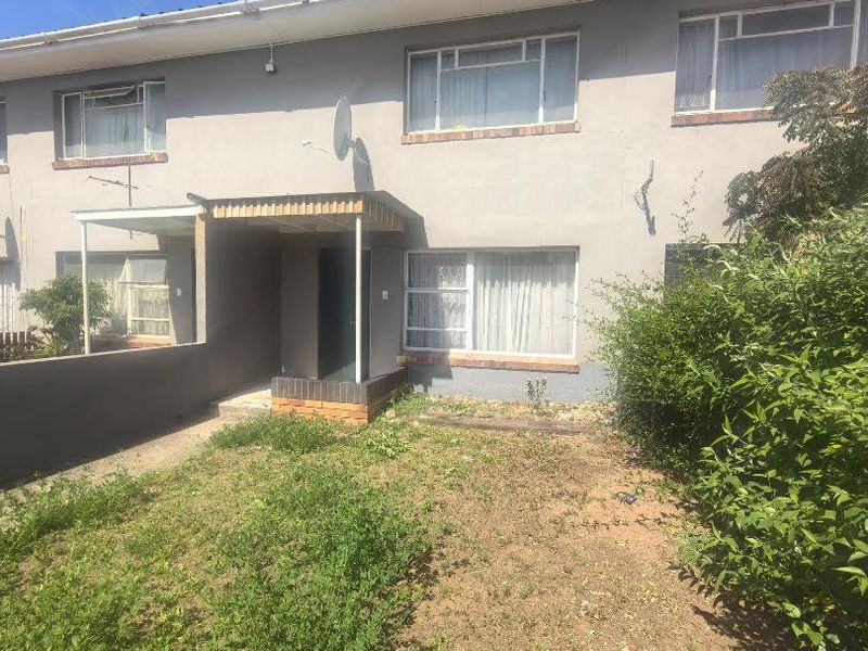 Attention Investors-Stadium View 100m2 flat available in Sydenham Smart Street - Photo 2