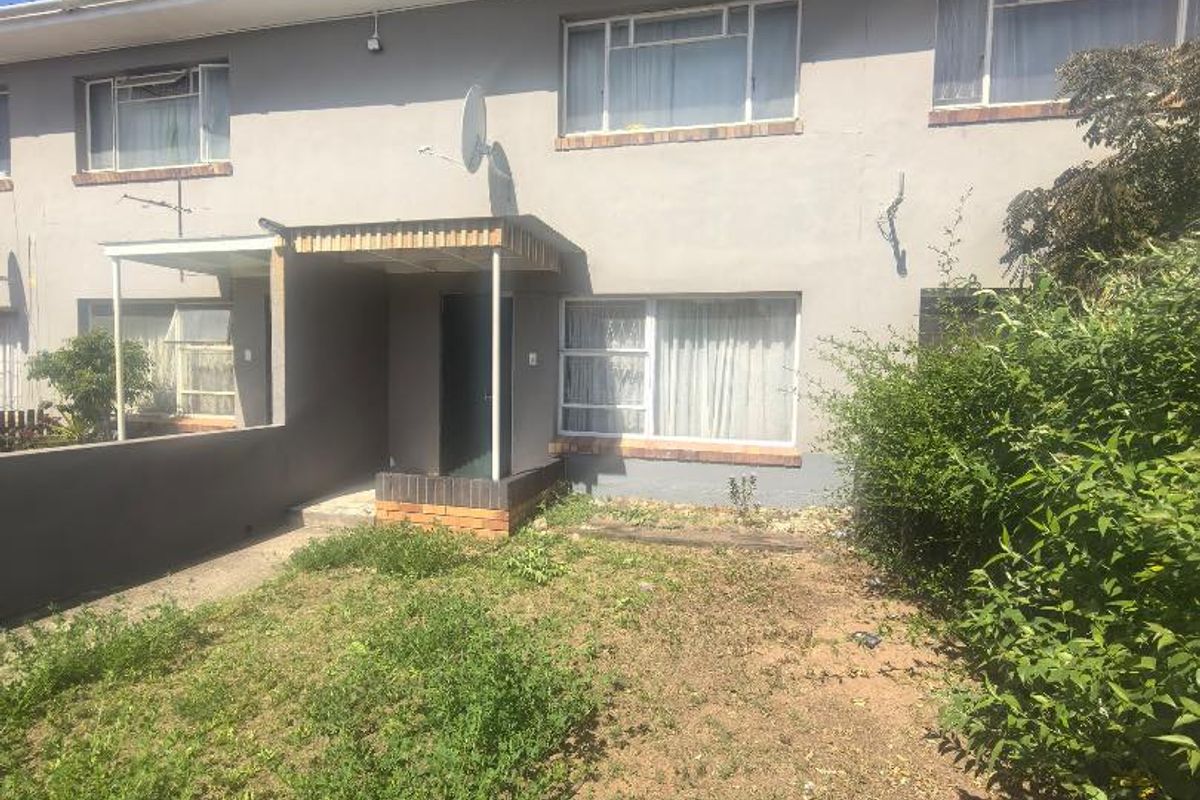 Attention Investors-Stadium View 100m2 flat available in Sydenham Smart Street - Photo 2