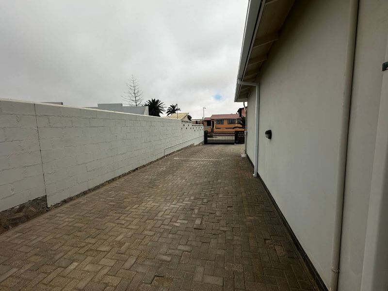 Large Family Home Walvis Bay - Photo 2
