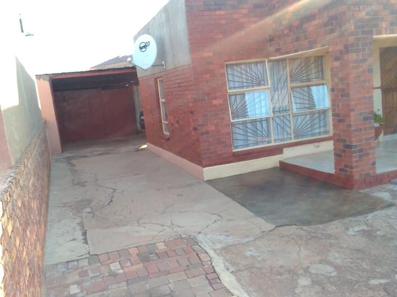 3 bedrooms house for sale in Soshanguve HH - Photo 7