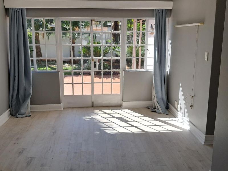 Lock-Up-and-Go Townhouse with Spacious Garden in Die Hoewes - Photo 10