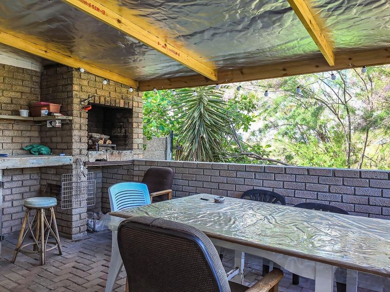 Charming Riverside Retreat with Versatile Living Options - Photo 10