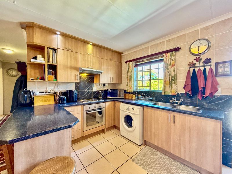 Spacious, Stylish & Secure | 3 Bed Apartment in Elarduspark - Photo 5