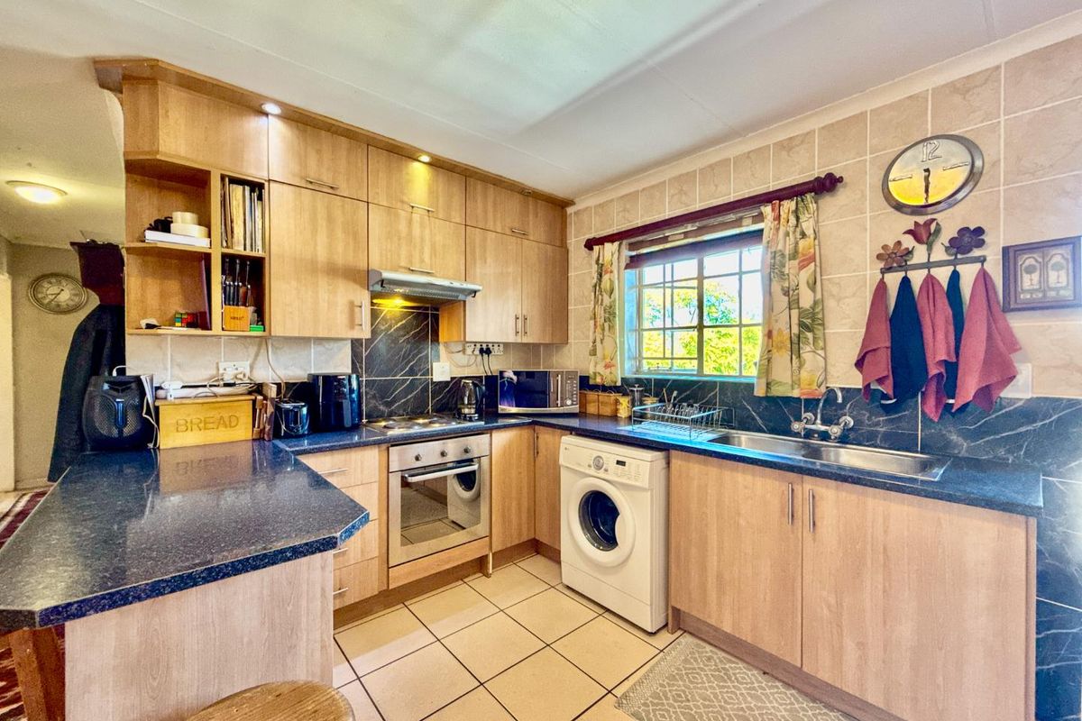 Spacious, Stylish & Secure | 3 Bed Apartment in Elarduspark - Photo 5