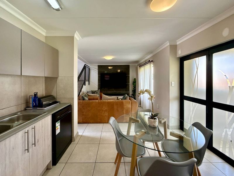Modern 3-Bedroom Townhouse in Zambezi Manor Lifestyle Estate - Photo 8