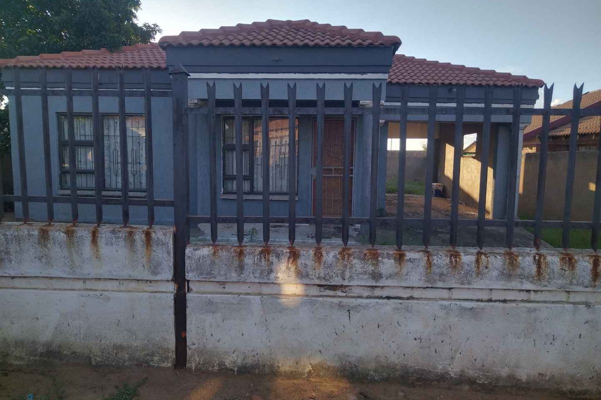 2 bedrooms house for sale in Soshanguve P - Photo 4