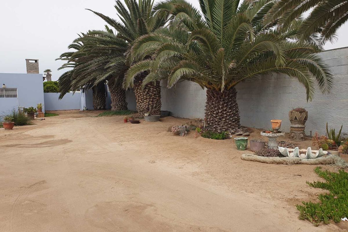 "Spacious 5-Bed Home: Ideal for Families or Investors!" - Photo 3