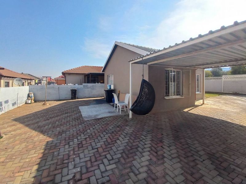 Two bedroom house for sale - Photo 3