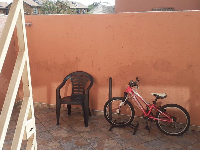 Secure, Stylish Living in Raceview - Photo 4