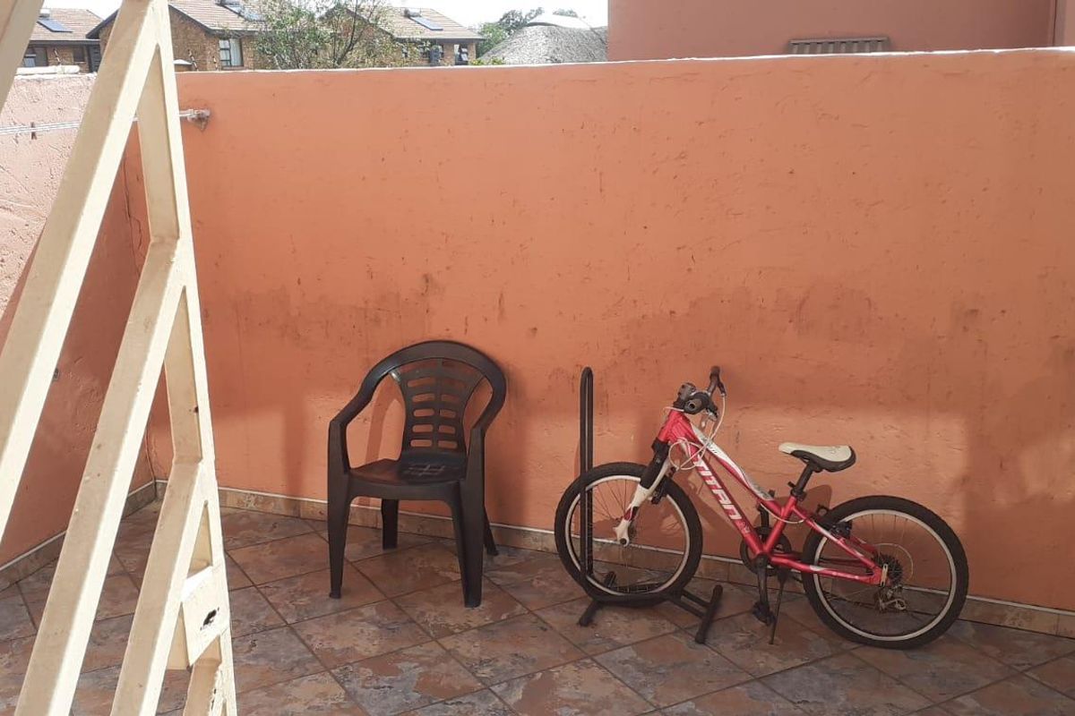 Secure, Stylish Living in Raceview - Photo 4