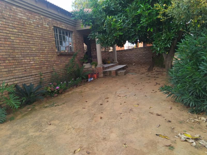 Big beautiful house in Soshanguve south - Photo 6