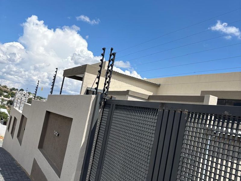 Windhoek Kleine Kuppe: Newly built 5 Bedroom house with Flat is For Sale - Photo 5