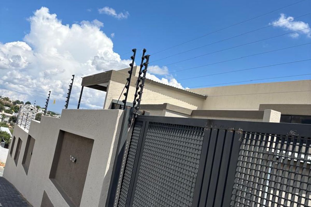 Windhoek Kleine Kuppe: Newly built 5 Bedroom house with Flat is For Sale - Photo 5