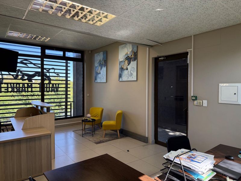 TO LET - Office in Windhoek Central - Photo 8