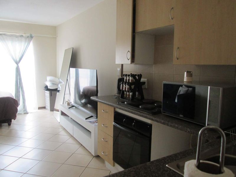 A VERY BEAUTIFUL NEAT AND CLEAN BACHELOR APARTMENT FOR SALE IN WONDERPARK ESTATE  BARGAIN - Photo 5