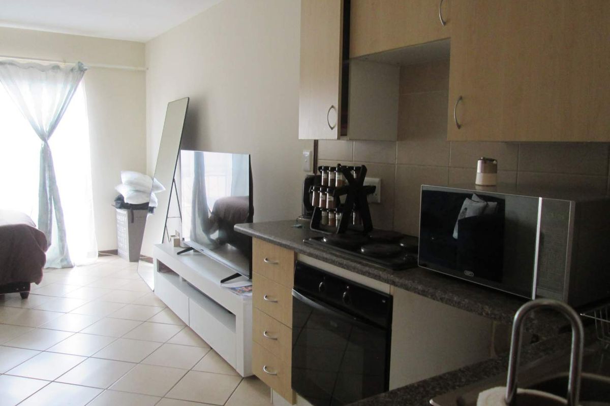 A VERY BEAUTIFUL NEAT AND CLEAN BACHELOR APARTMENT FOR SALE IN WONDERPARK ESTATE  BARGAIN - Photo 5