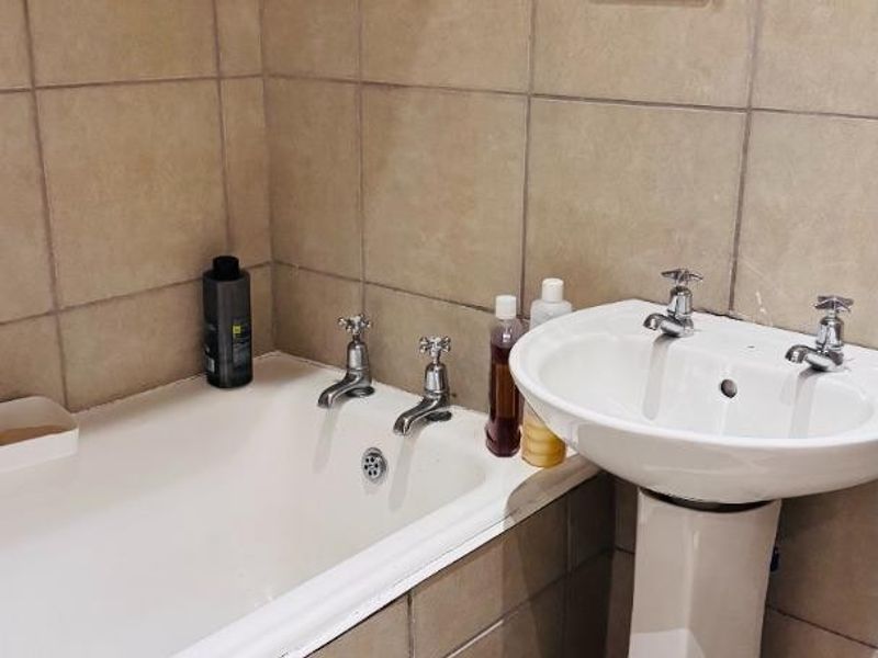 Safe and secure Flat for rent - Photo 7