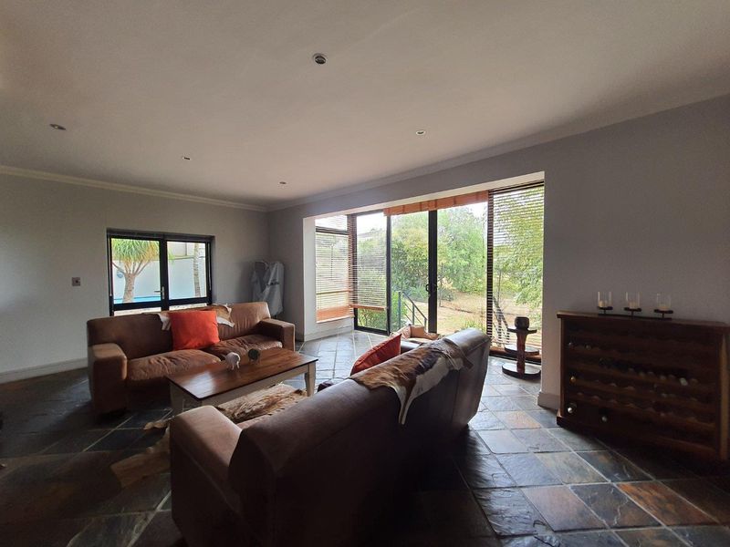 Spacious 3 Bedroom double storey family home with 1 bedroom flat to rent in Oude Westhof - Photo 4