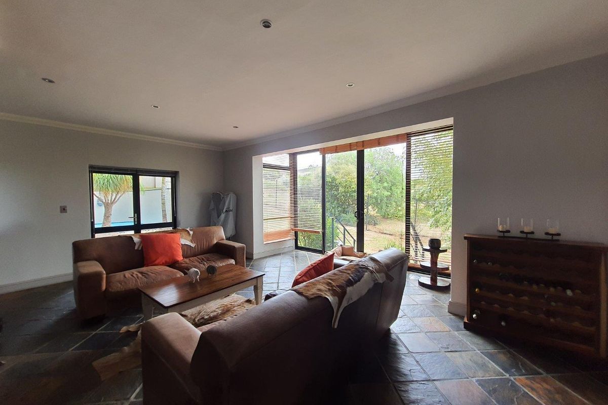 Spacious 3 Bedroom double storey family home with 1 bedroom flat to rent in Oude Westhof - Photo 4