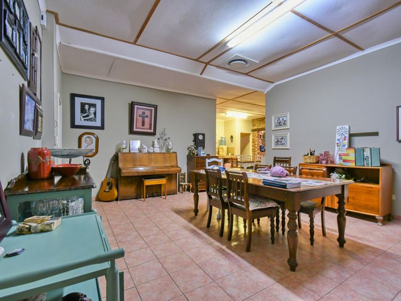 Outjo:  HUGE home WITH A LOT ON OFFER - Photo 5