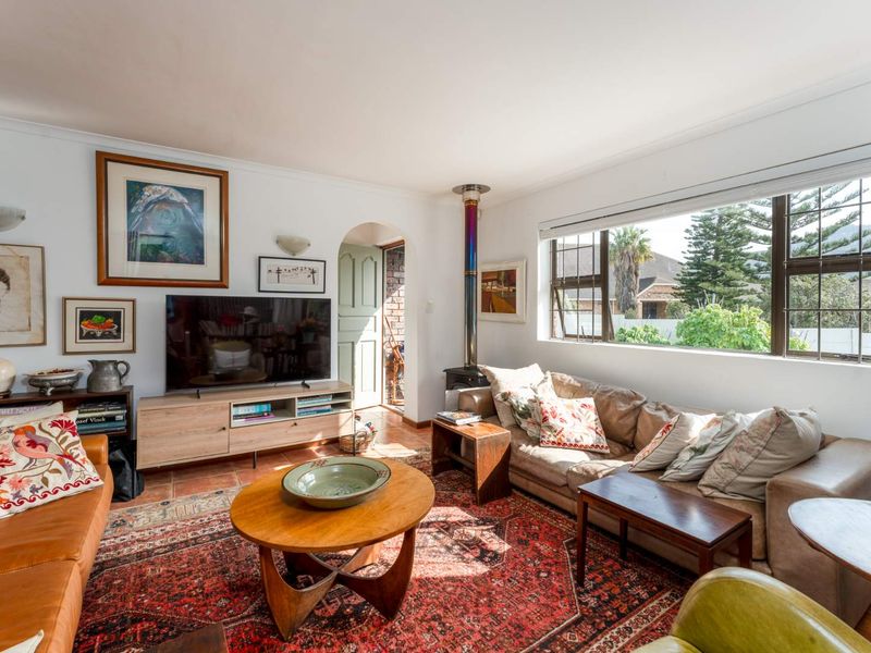 Sunny 4 bedroom,  North facing family home in the heart of the valley for sale!! - Photo 9