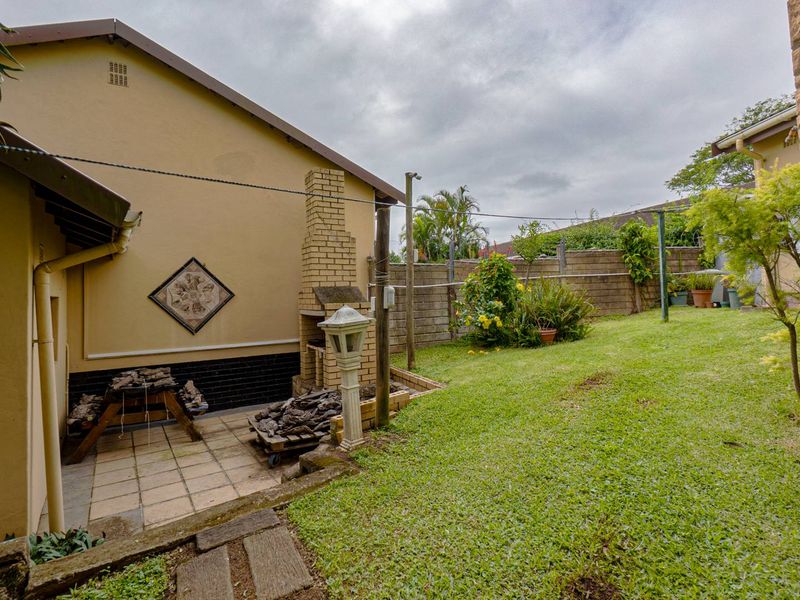 Family and pet friendly complex - Photo 2