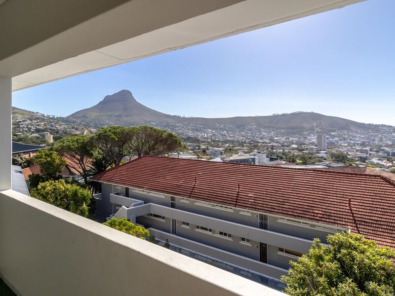 Scenic, Sun lit & Perfectly Positioned Corner Vredehoek Apartment - Photo 4