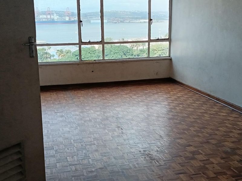 Perfect lock-up-and-go apartment for sale in a well maintained building! - Photo 4