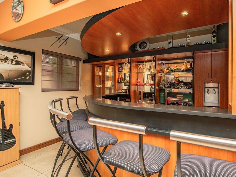 Gorgeous Tuscan style 4 Bedroom home in Lakefield  Benoni - Photo 8