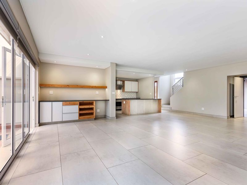 Large corner home in the popular Taemane Golf View Estate - Moreleta Park - Photo 6