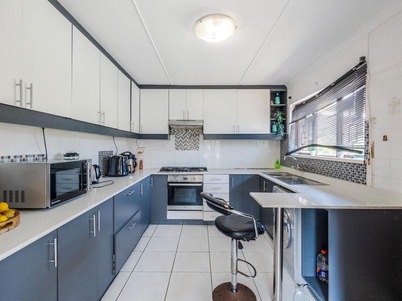 Family home in great location - Photo 4