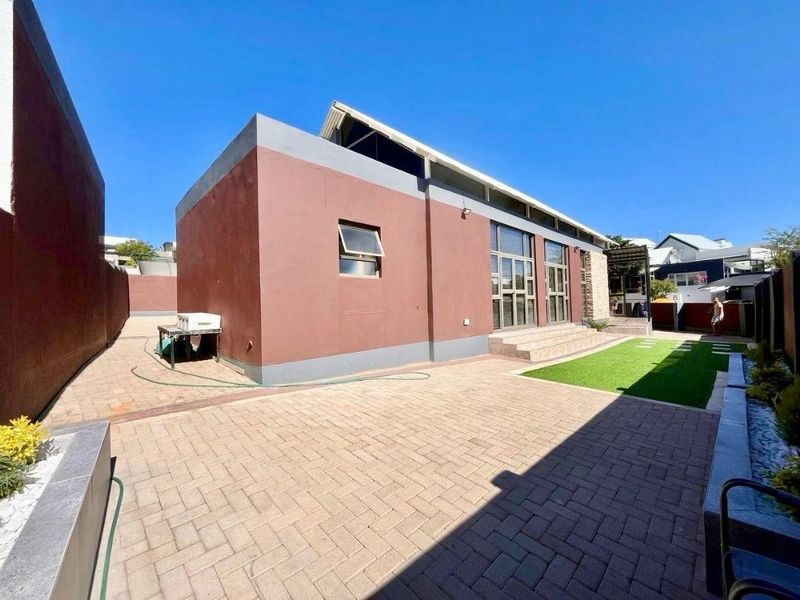 3 Bedroom House For Sale in Elisenheim - Photo 3