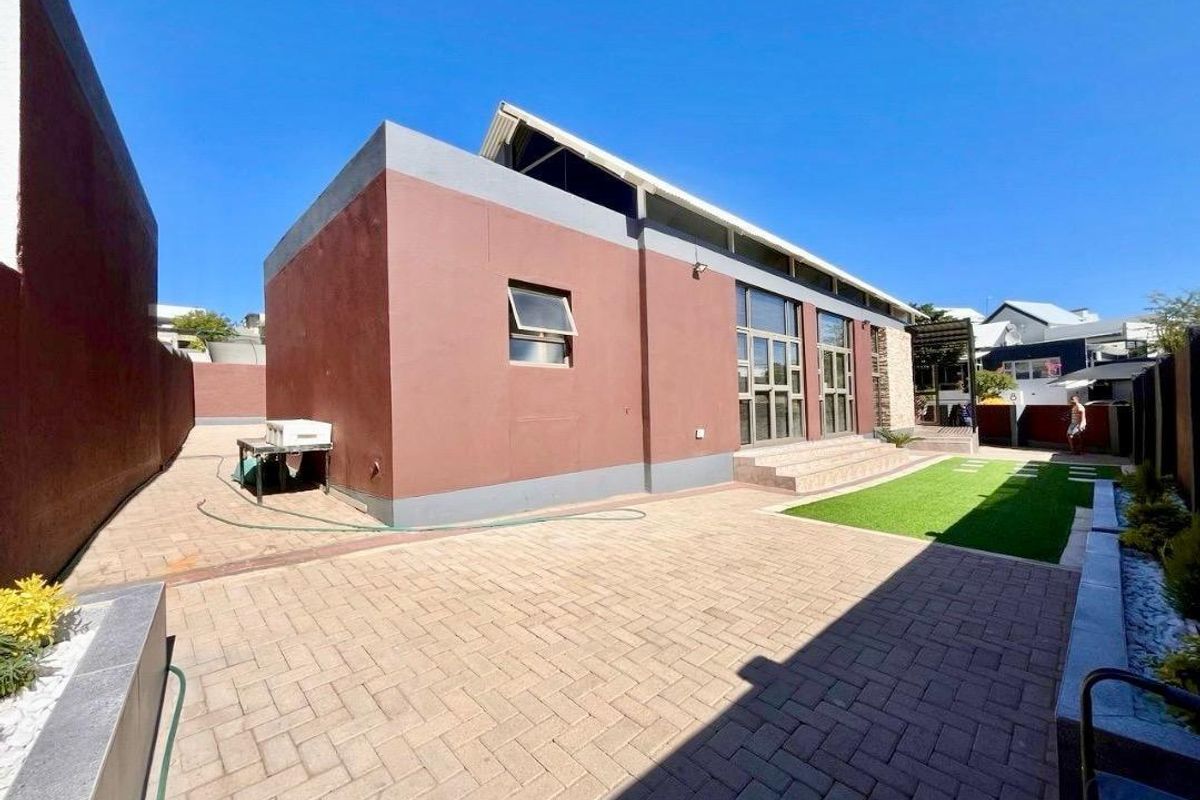 3 Bedroom House For Sale in Elisenheim - Photo 3