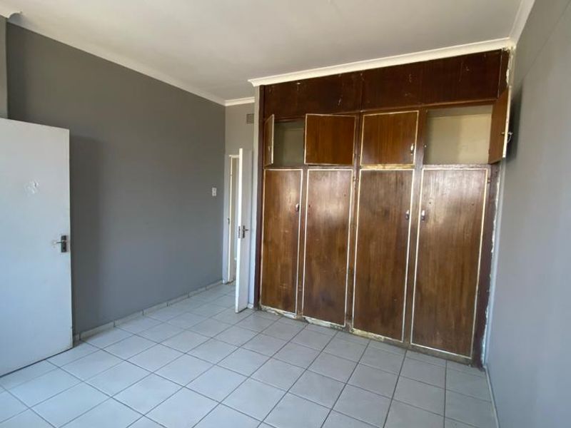 Prime location near CBD - enjoy convenience and vibrant city life! - Photo 7