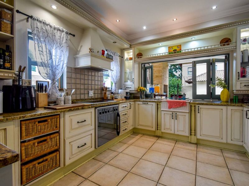 Four bedroom, Full-Title cluster in secure estate - Muckleneuk - Photo 6