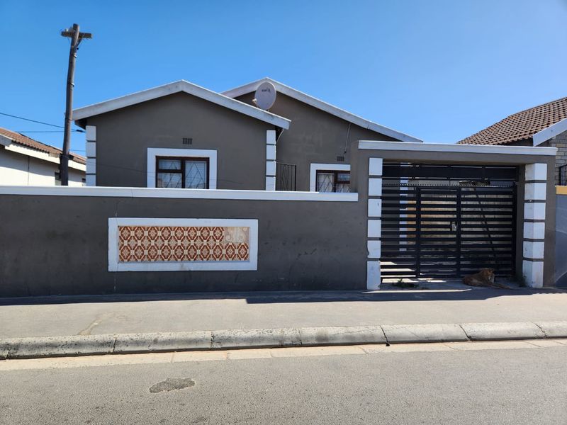 Charming Three-Bedroom Home for Sale in Site C, Khayelitsha - Photo 4