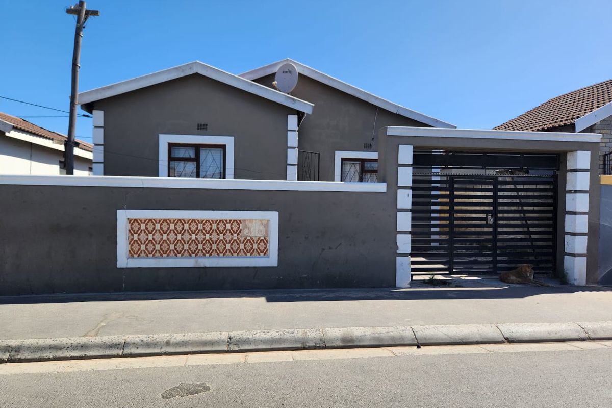 Charming Three-Bedroom Home for Sale in Site C, Khayelitsha - Photo 4