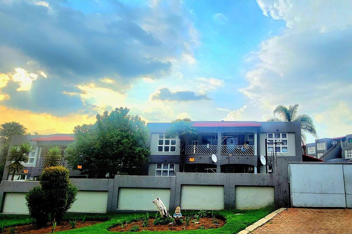 Ground floor modern two bedroom townhouse in Winchester Hills - Photo 4