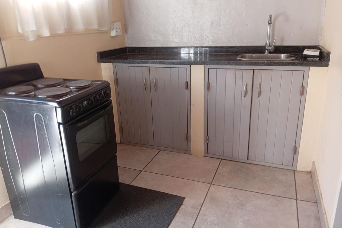 BACHELOR FLAT AVAILABLE IMMEDIATELY - Photo 3