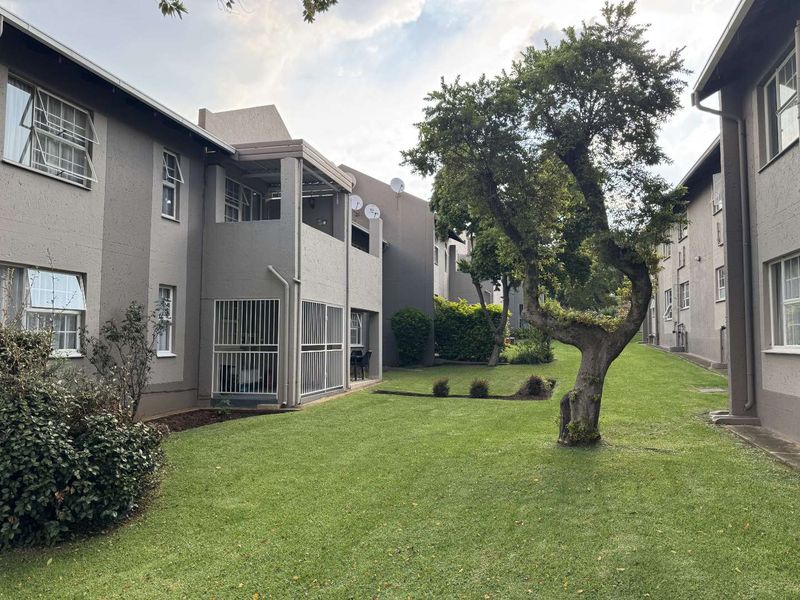 Ground floor apartment with enclosed patio and set in a secure complex - Photo 10