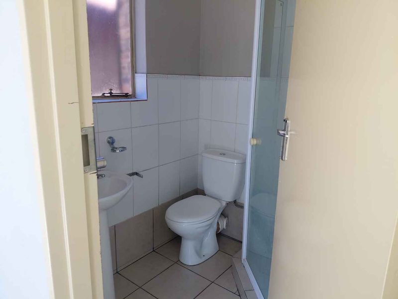 SOUGHT AFTER AND SECURE! - Photo 5