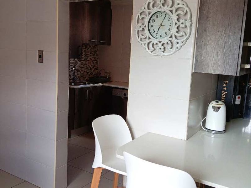 FIVE BEDROOM HOUSE FOR SALE IN KLIPPOORTJE,GERMISTON - Photo 9